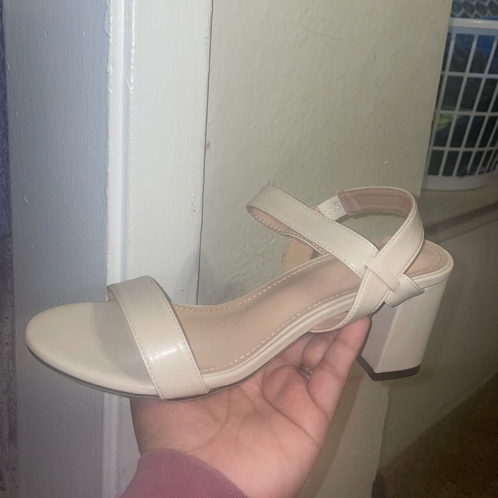 Crème short heels . New never worn
